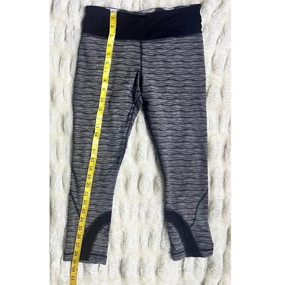 LULULEMON ATHLETICA Women’s Capri Leggings - Picture 11 of 12